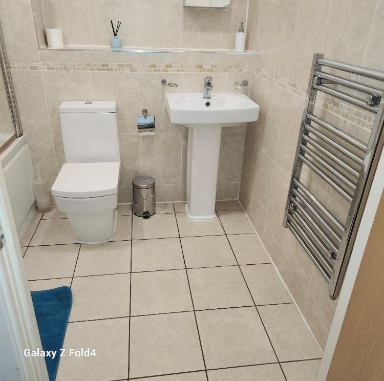 J Quarter - Sleeps 5 Long Term & Families Comfortably, 4 Beds, 2 Bathrooms Бірмінгем Екстер'єр фото