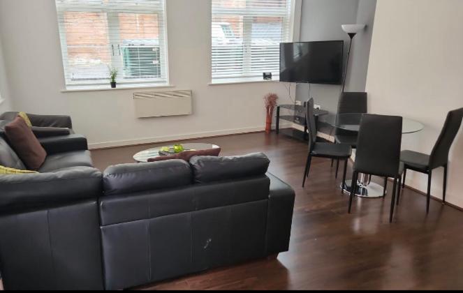 J Quarter - Sleeps 5 Long Term & Families Comfortably, 4 Beds, 2 Bathrooms Бірмінгем Екстер'єр фото