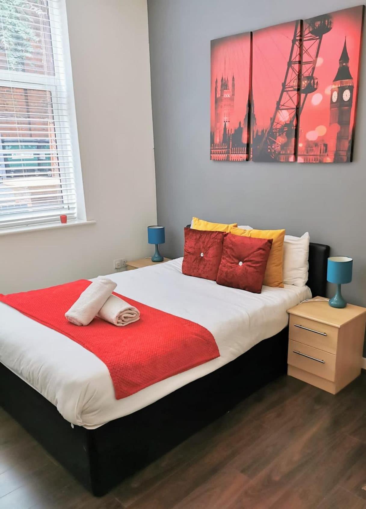 J Quarter - Sleeps 5 Long Term & Families Comfortably, 4 Beds, 2 Bathrooms Бірмінгем Екстер'єр фото