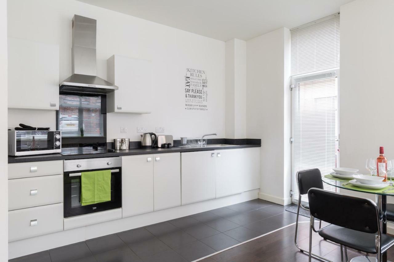 J Quarter - Sleeps 5 Long Term & Families Comfortably, 4 Beds, 2 Bathrooms Бірмінгем Екстер'єр фото