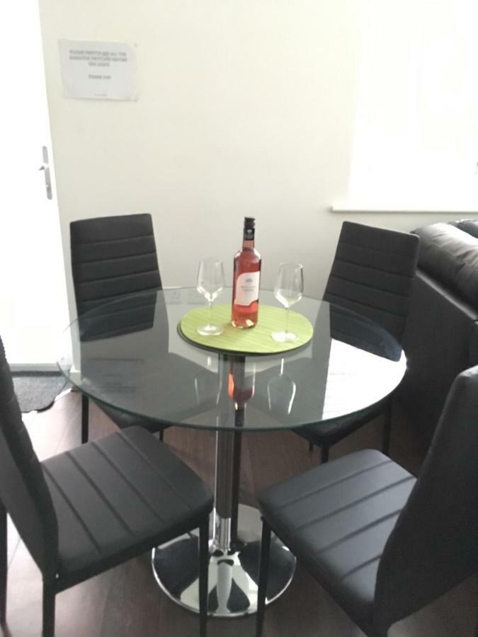 J Quarter - Sleeps 5 Long Term & Families Comfortably, 4 Beds, 2 Bathrooms Бірмінгем Екстер'єр фото